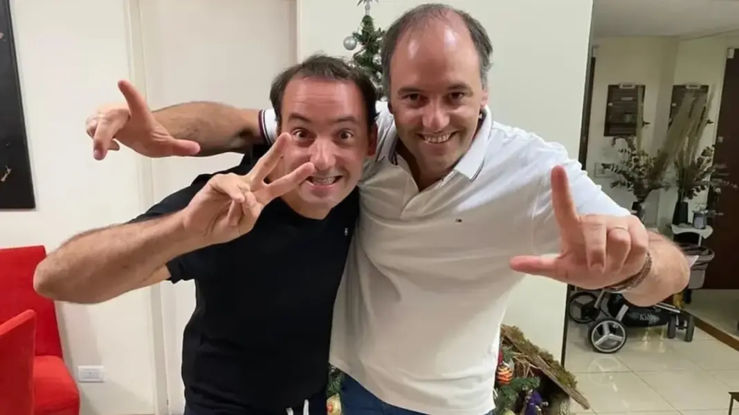 Otra mala noticia para Manuel Adorni: Francisco, su hermano, fue imputado por enriquecimiento ilícito y lavado de dinero