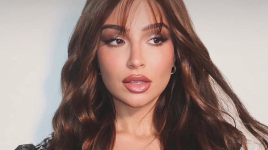 Brenda Asnicar impactó con un naked dress al extremo de encaje negro