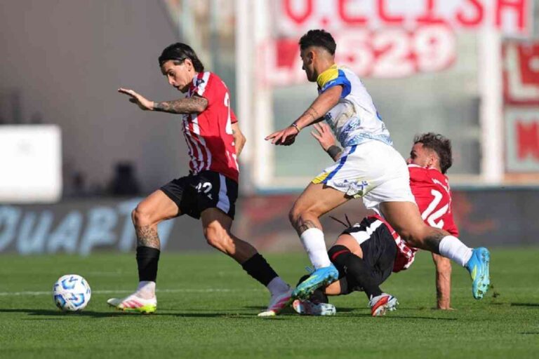 ¡ESTUDIANTES FUE UNA APLANADORA! Goleó a Rosario Central y avanzó con autoridad