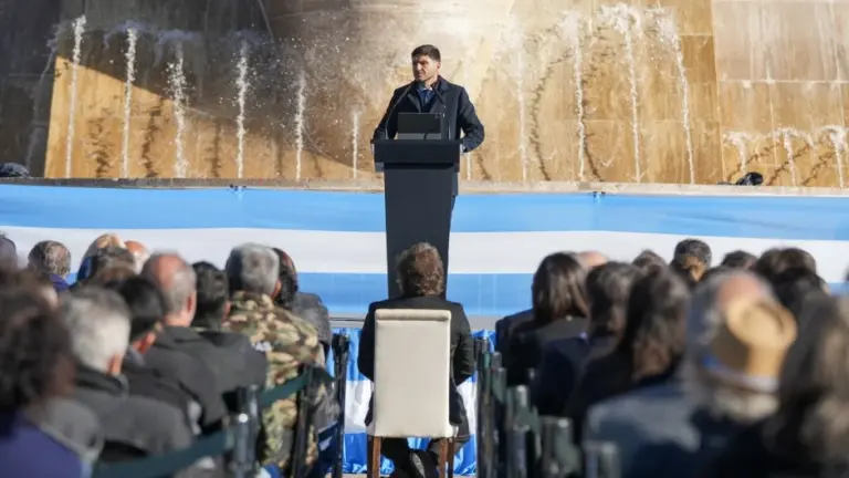 Pullaro le dijo a Milei que en Santa Fe las obras se hacen “sin corrupción” y sentó a Villarruel en el palco