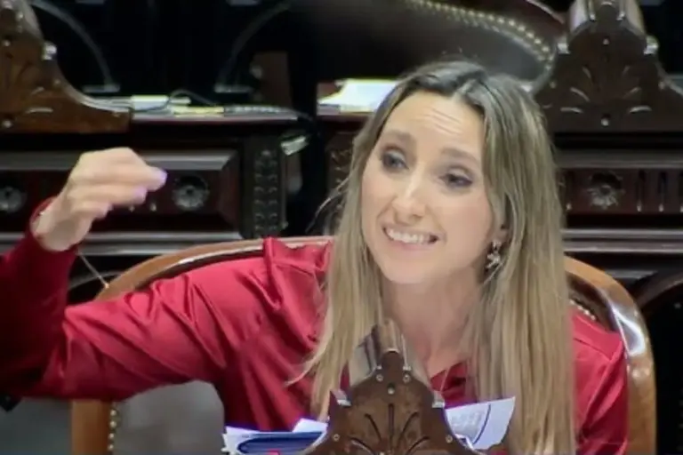 «Encubren al corrupto de Adorni»: Julia Strada fulminó al PRO por no asistir a la sesión para interpelar al jefe de Gabinete