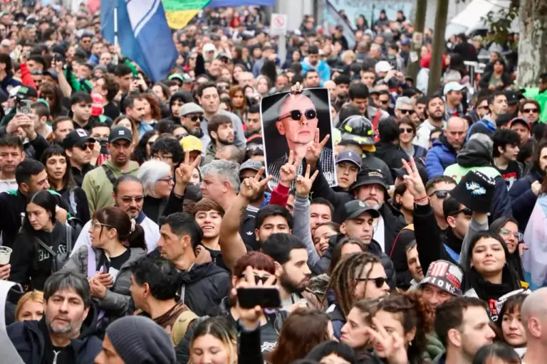 Finalizó el último adiós al Indio Solari: más de un millón de personas participaron de la despedida durante casi 24 horas