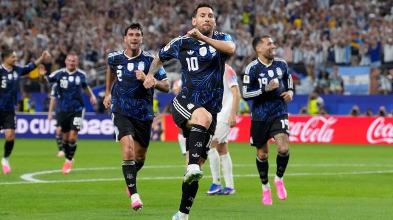 La Selección argentina enfrenta a Cabo Verde en busca del pasaje a los octavos de final