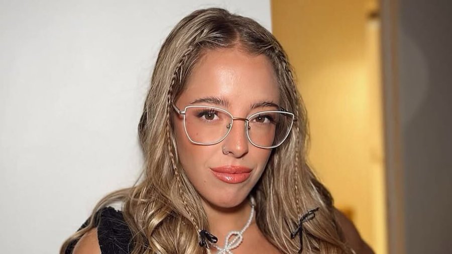Nati Jota se fotografió con un minivestido romántico con volados y sus fans reaccionaron